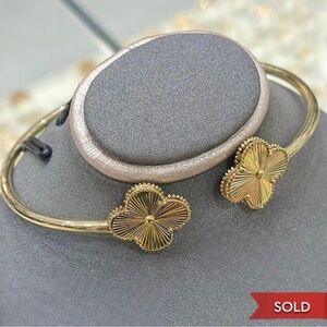 18K Saudi Solid Gold 8.1 grams Bangle